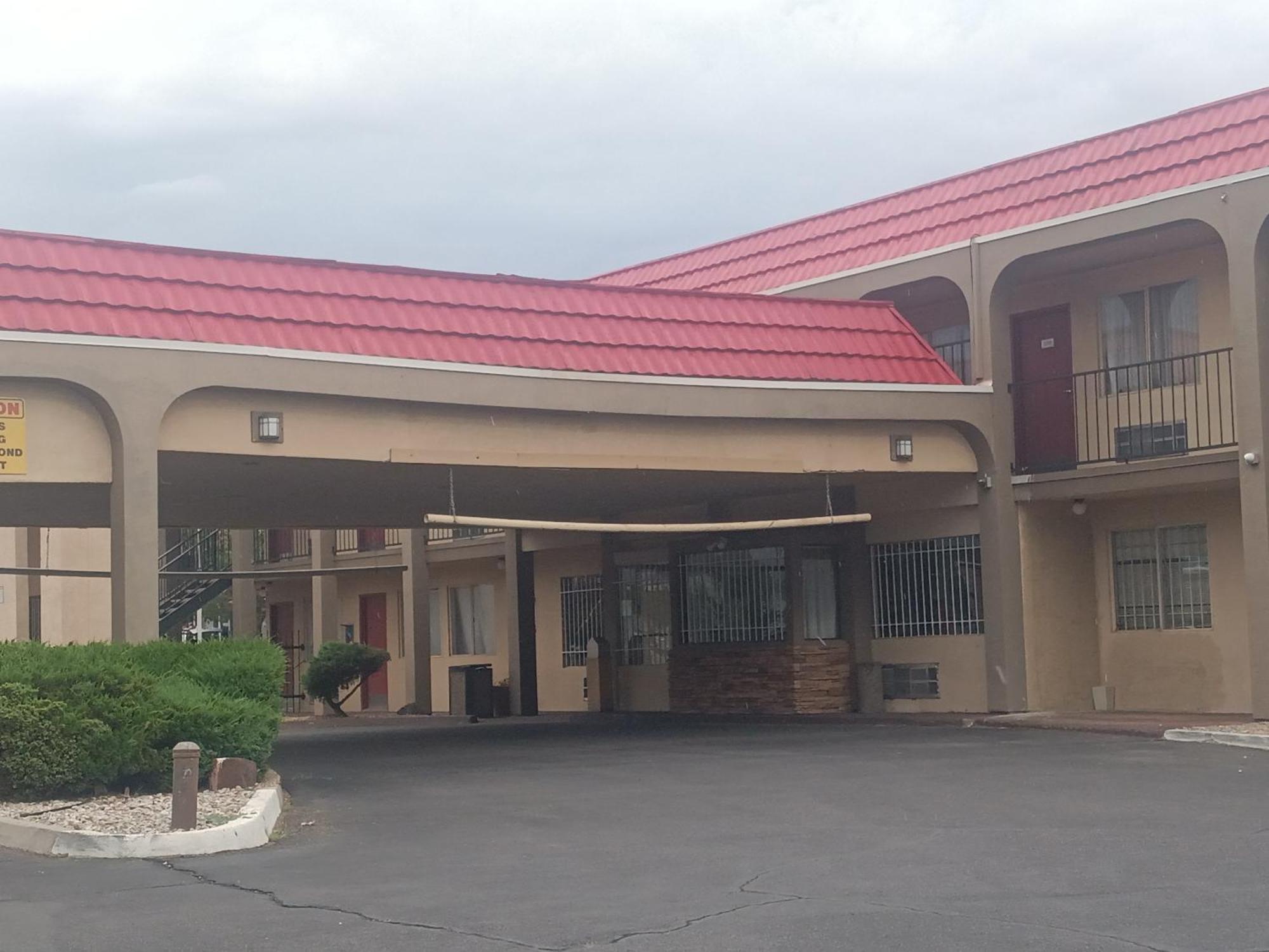 Tree Inn & Suites Albuquerque Exterior photo